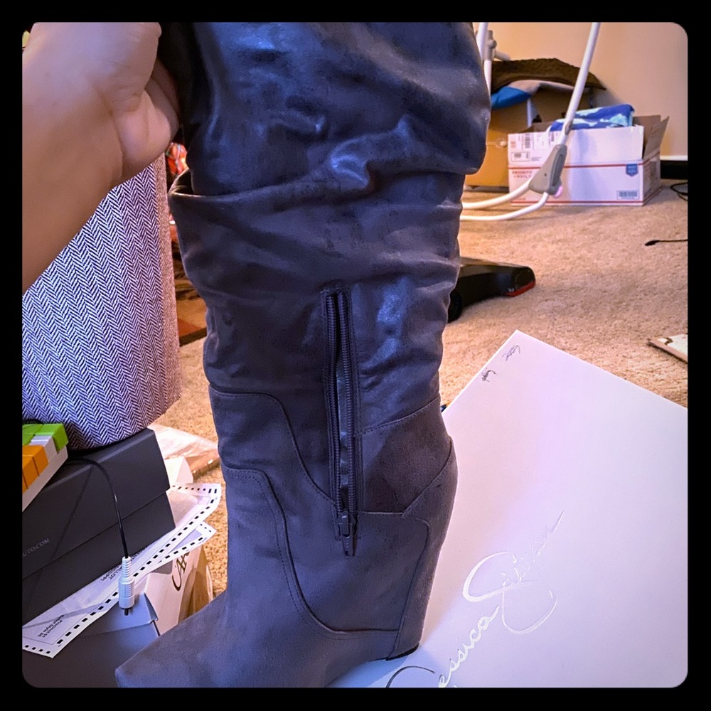 Jessica Simpson never worn